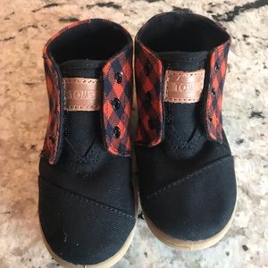 Toms Boys Size 9